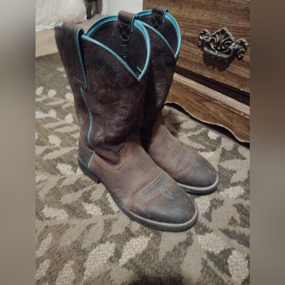 Ariat Round Toe Cowgirl Boots